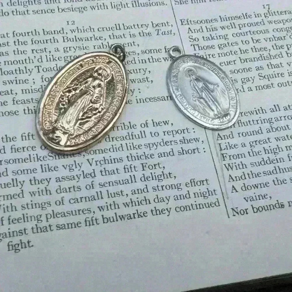 Two Madonna Virgin Mary charms - Picture 3 of 9